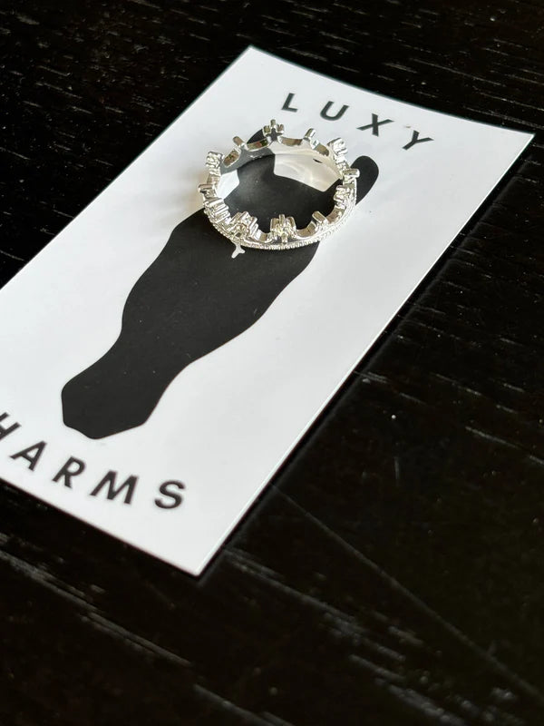 Luxy Forelock Crowns