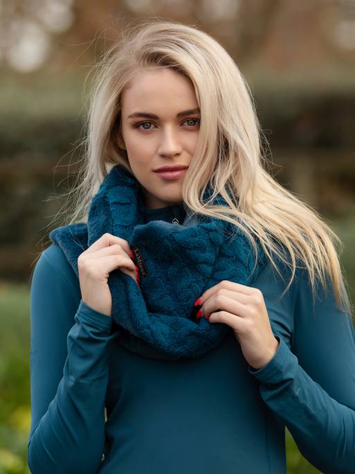 Cable Knit Neck Scarf